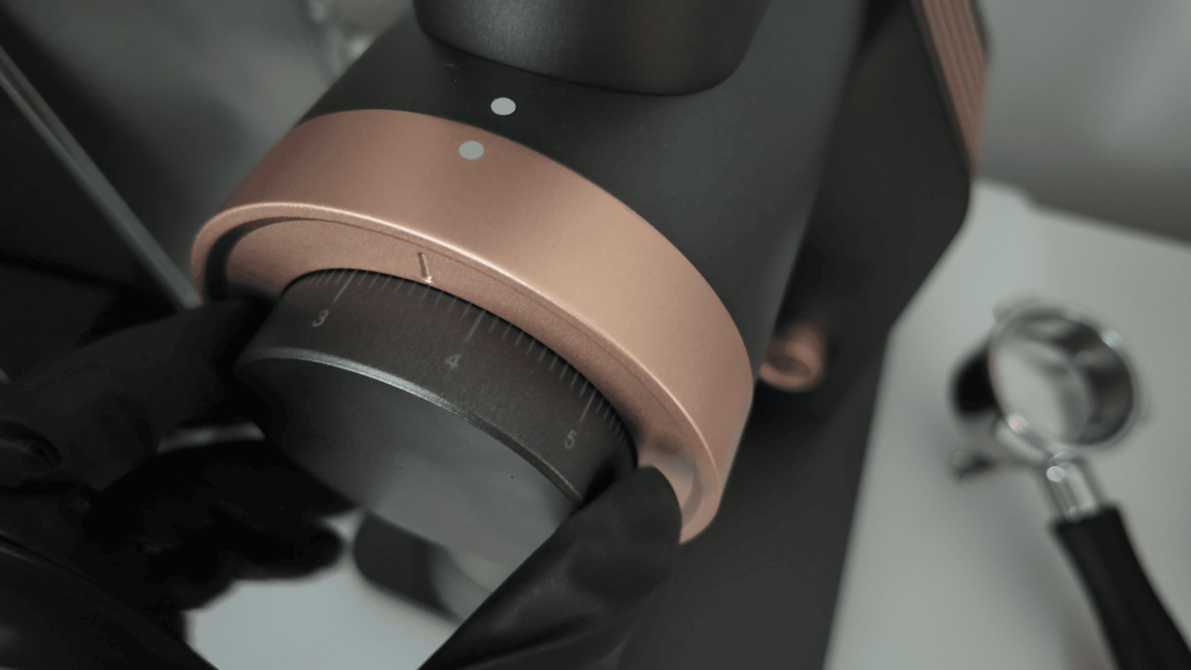 Stepless grind adjustment dial